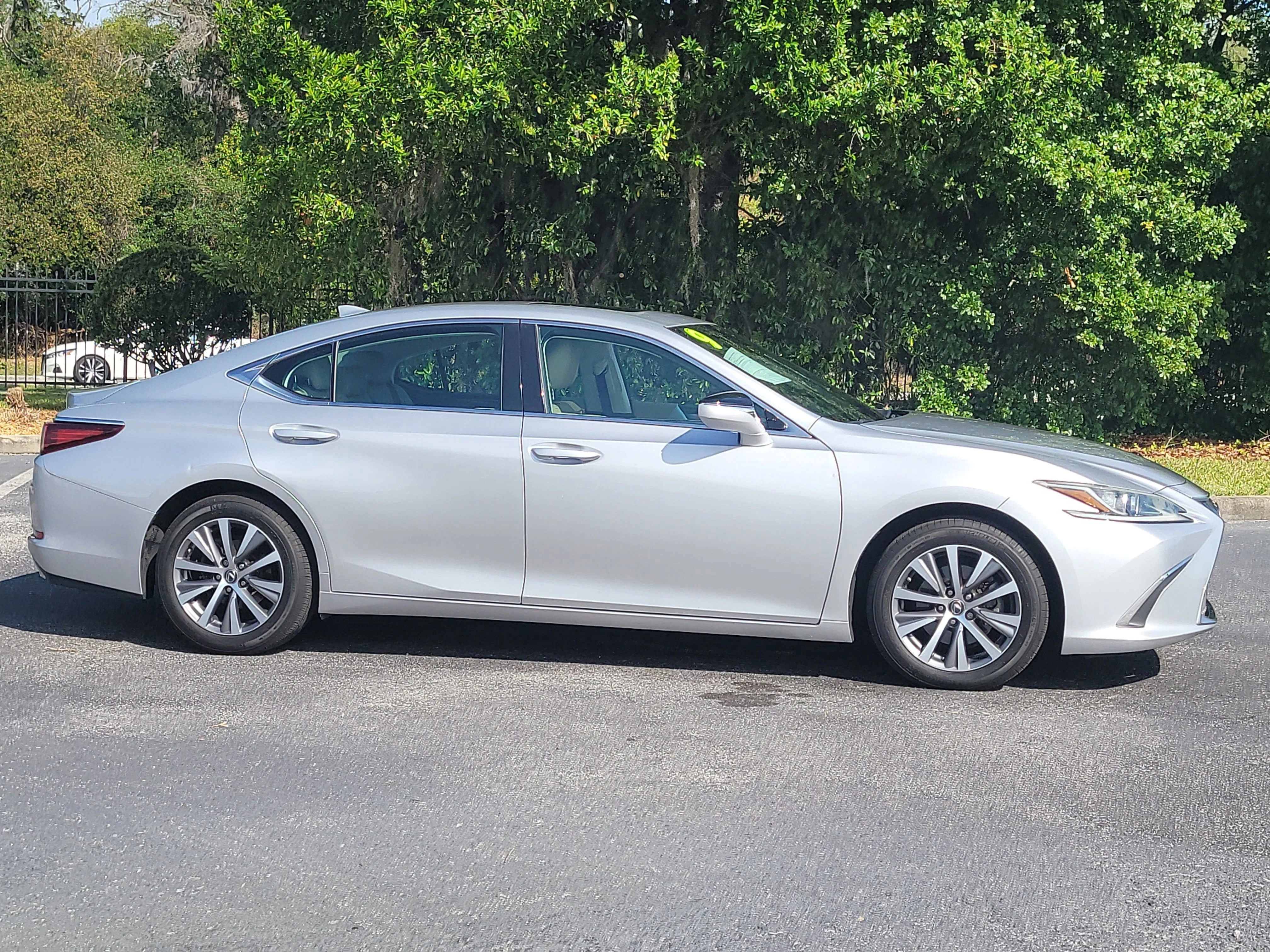 Used 2019 Silver Lexus ES 350 image 7