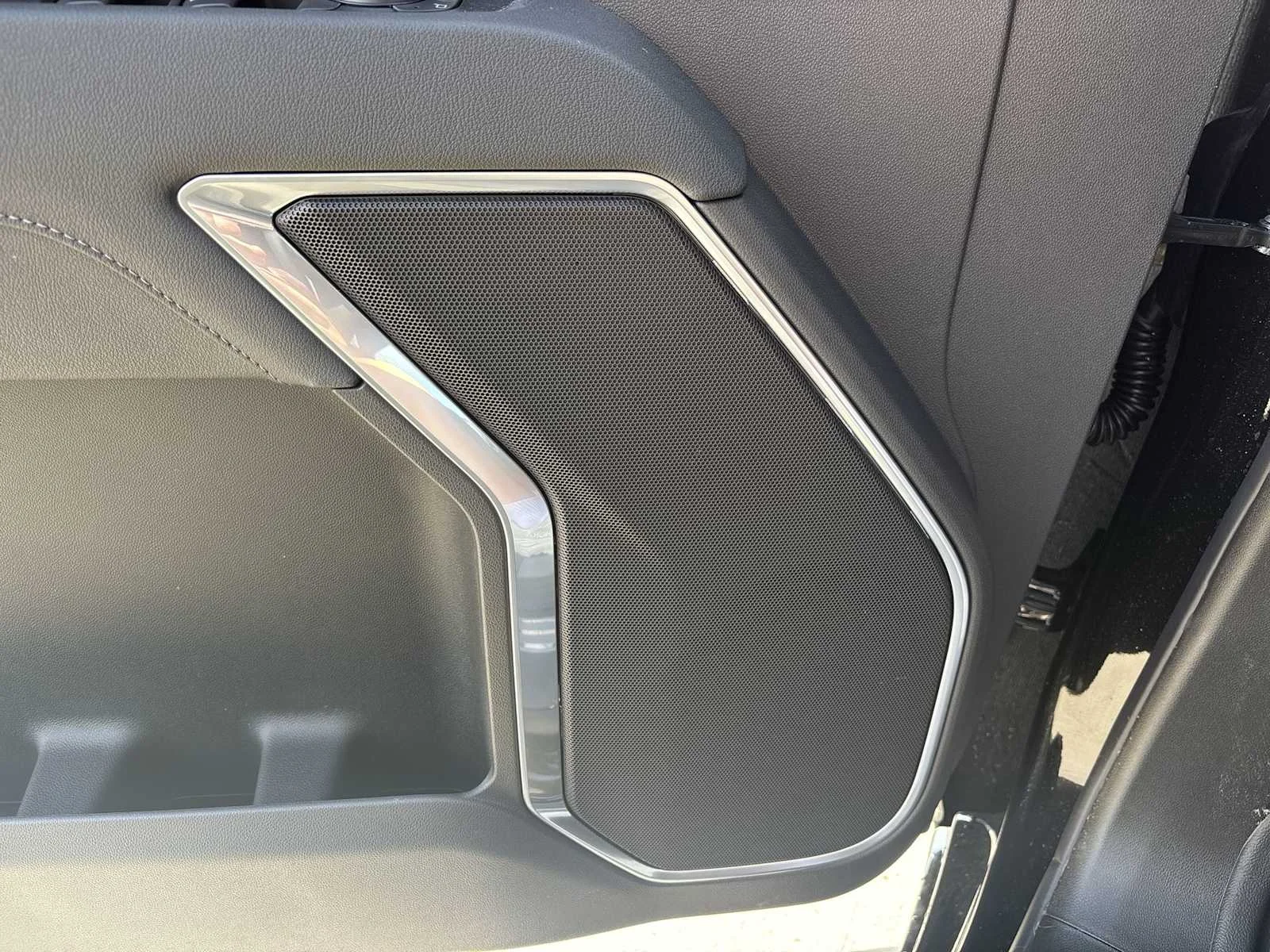 New 2026 Onyx Black GMC Elevation image 25