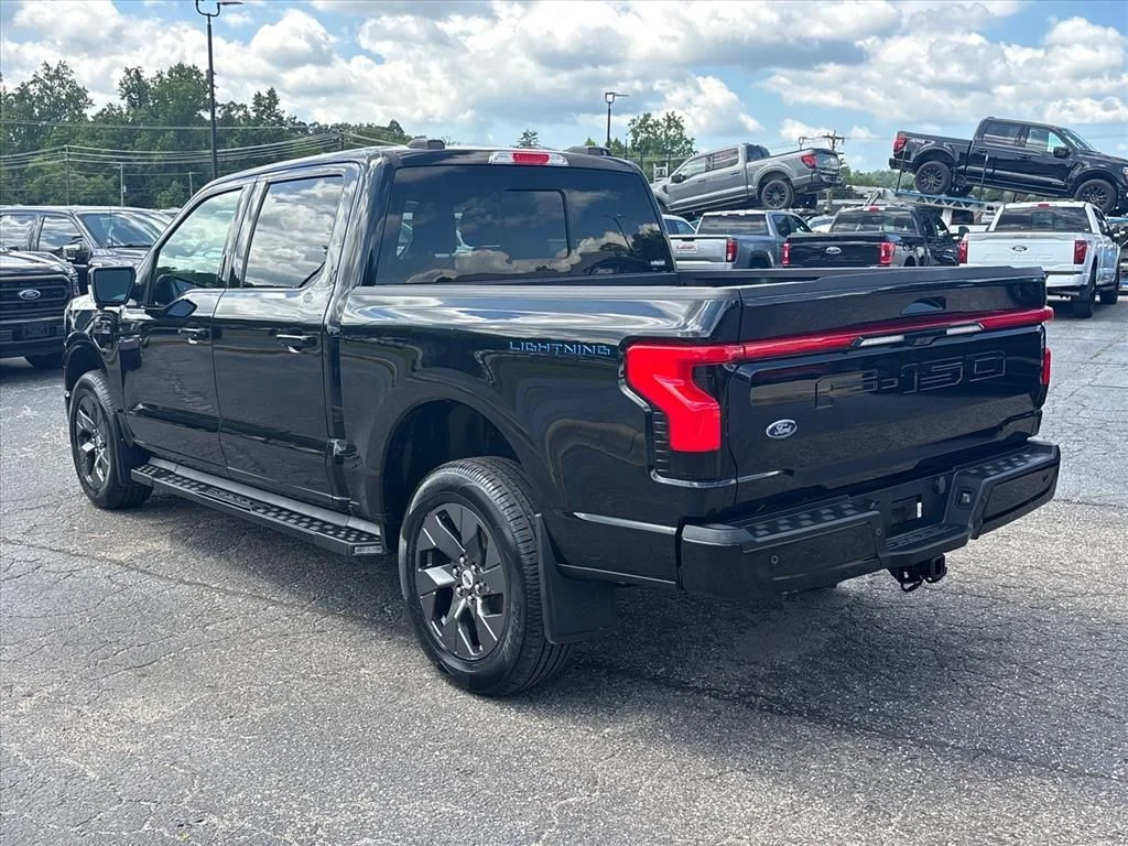 Used 2023 Black Ford Lariat image 5