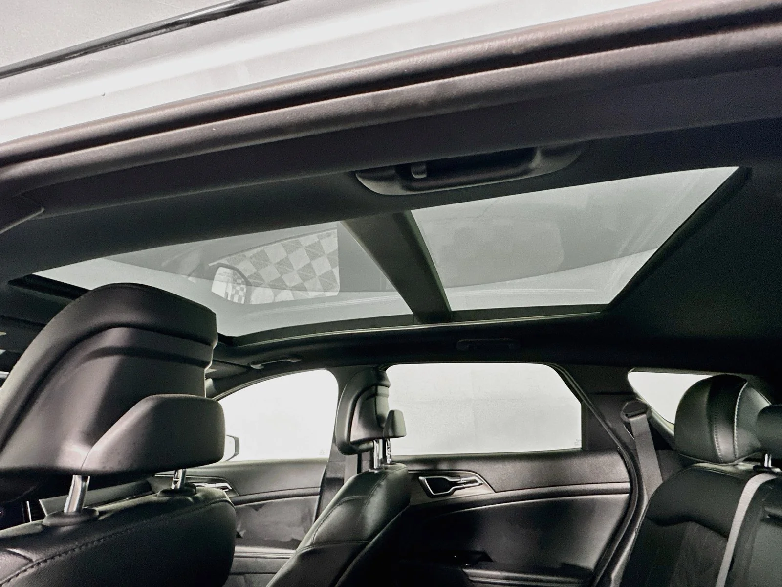 Used 2025 Glacier White Pearl/Ebony Black Roof Kia X-Pro image 23