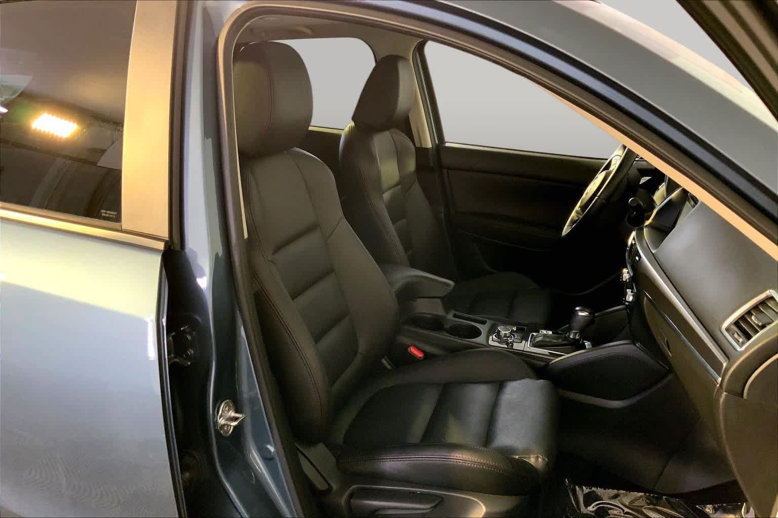 Used 2016 Blue Reflex Mica Mazda Grand Touring image 9