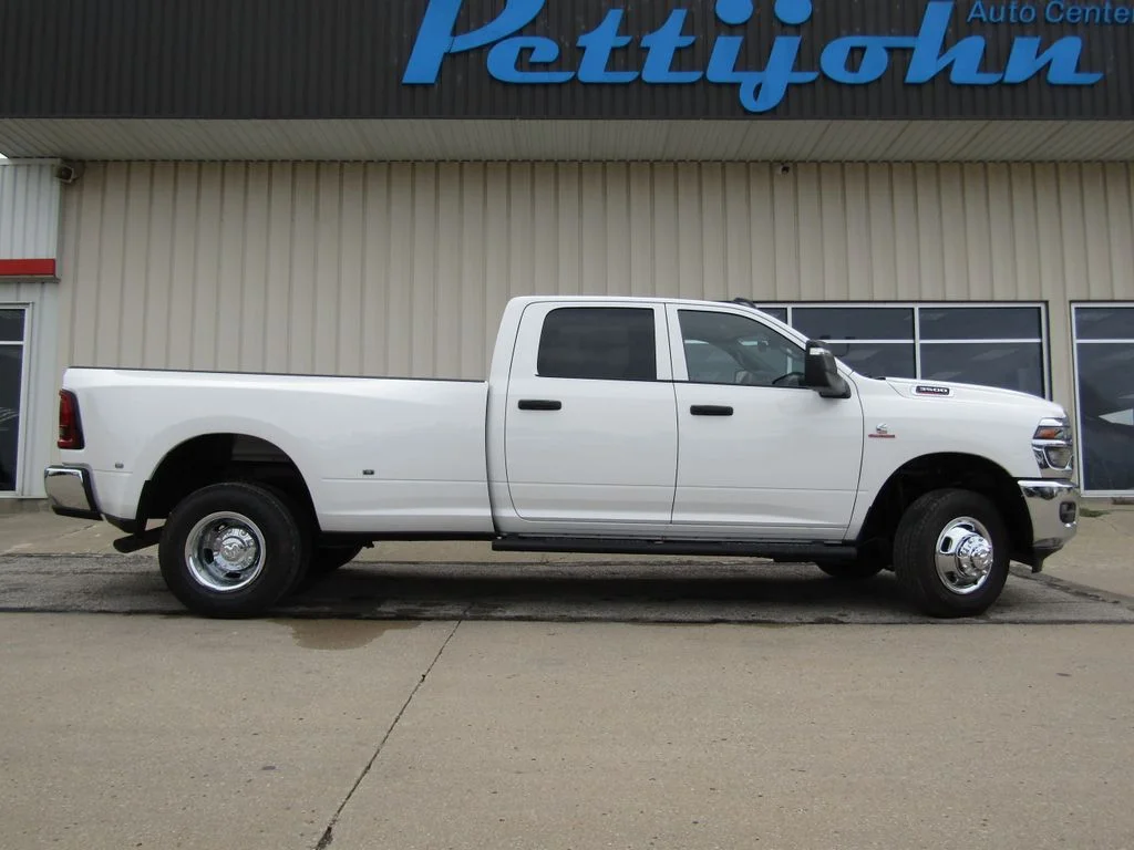 New 2026 Bright White Clear-Coat Exterior Paint RAM Tradesman image 2