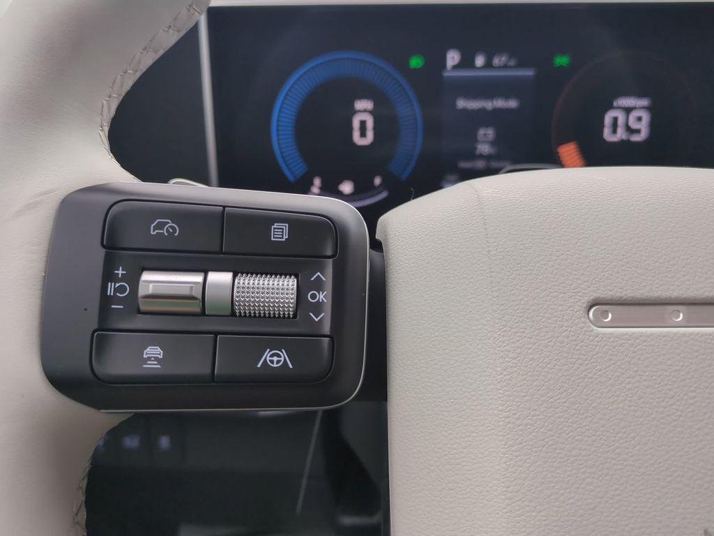 New 2026 White Hyundai SEL FWD image 31