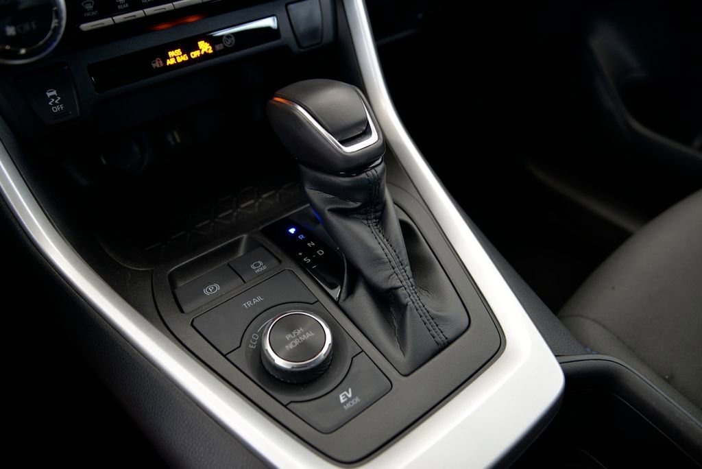 2023 Toyota RAV4 SE - Photo 26