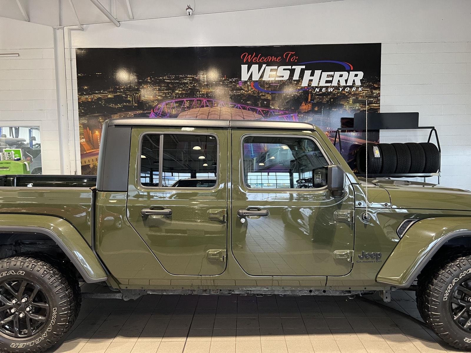 Used 2022  Jeep Altitude image 7