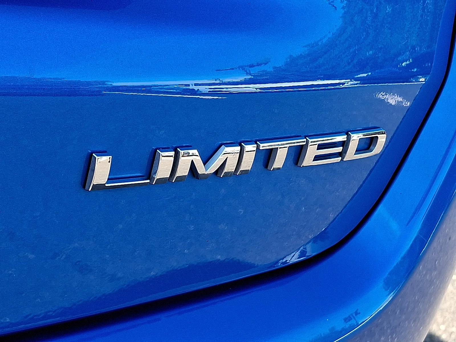 Used 2023 Laser Blue Pearlcoat Jeep Limited image 29