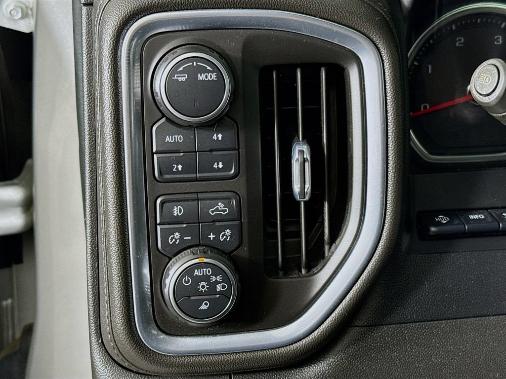 Used 2022 Silver Ice Metallic Chevrolet High Country image 10