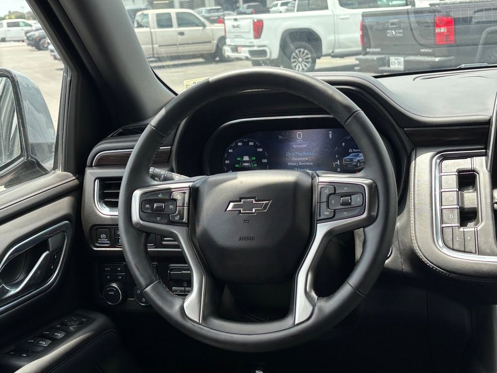 Used 2023 Gray Chevrolet Z71 image 25