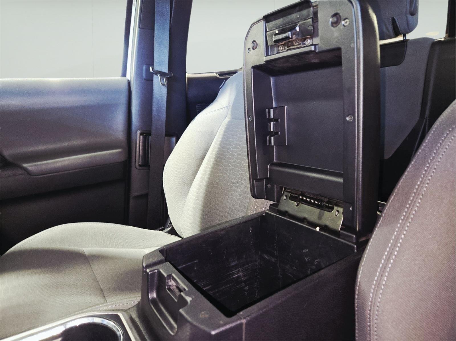 Used 2019 Super White Toyota SR5 image 31