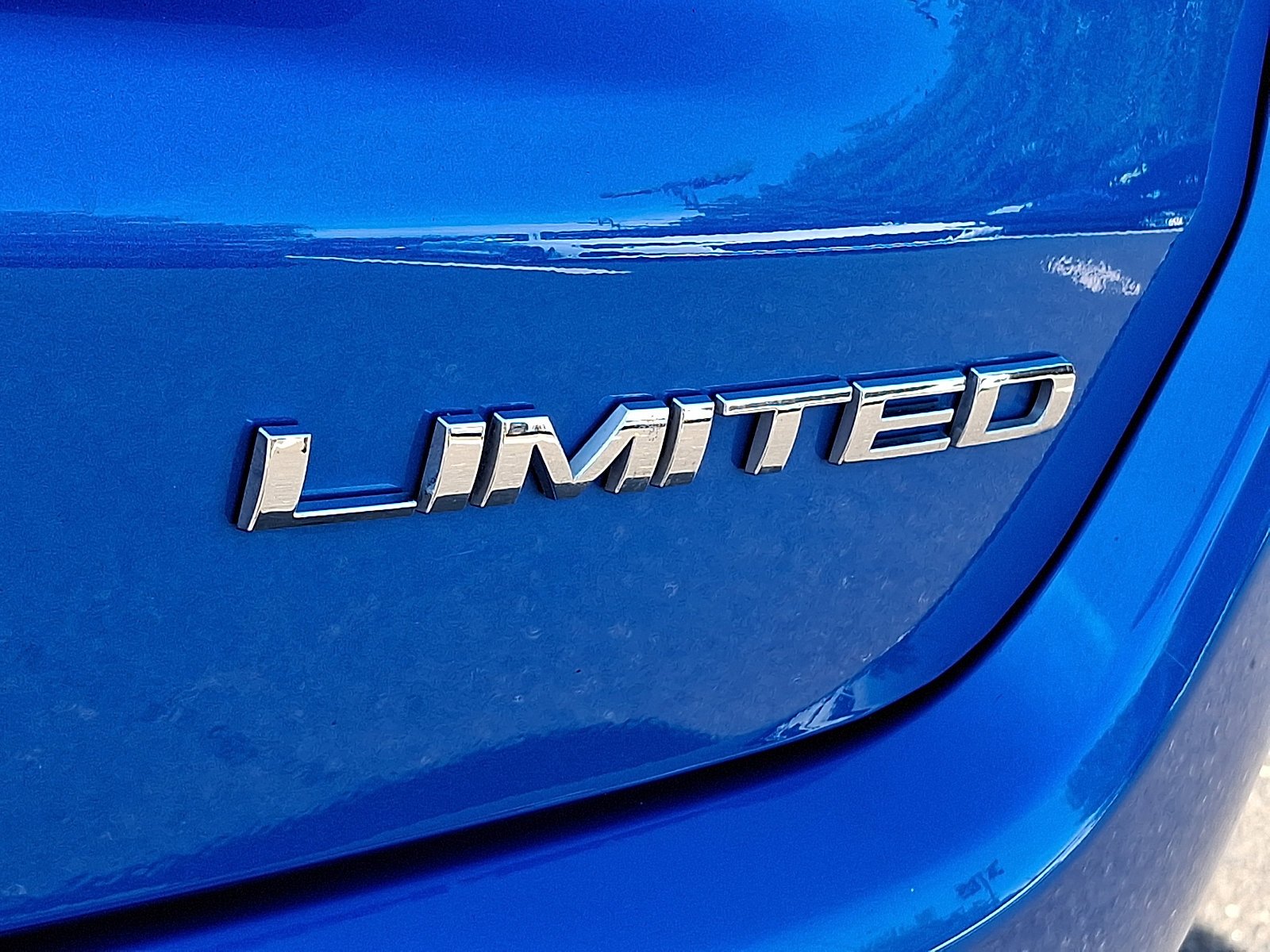 Used 2023 Laser Blue Pearlcoat Jeep Limited image 29