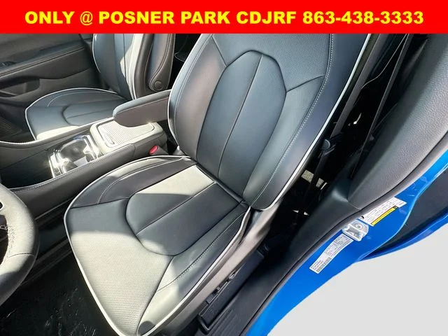 New 2027 Hydro Blue Pearl-Coat Exterior Paint Chrysler Limited image 20