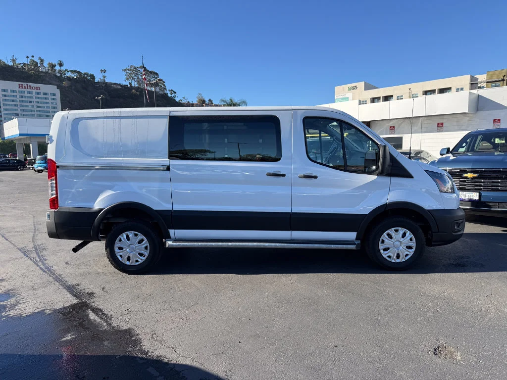 Used 2025  Ford T250 image 5
