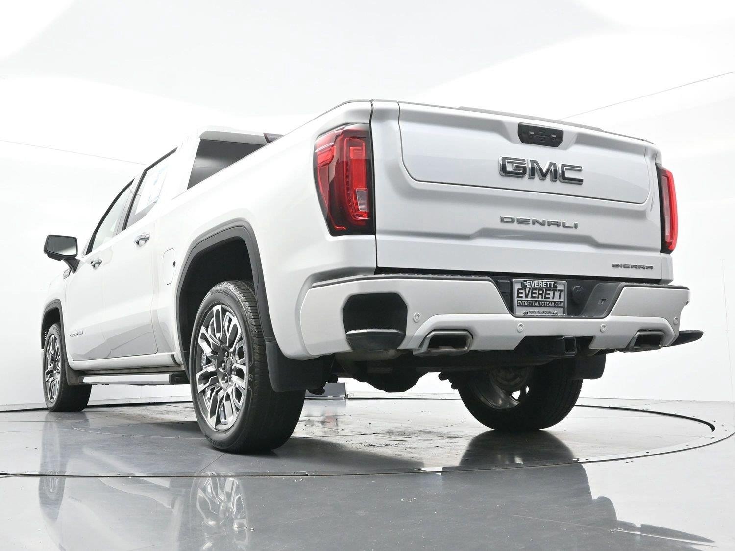 Used 2025 White Frost Tricoat GMC Denali Ultimate image 51