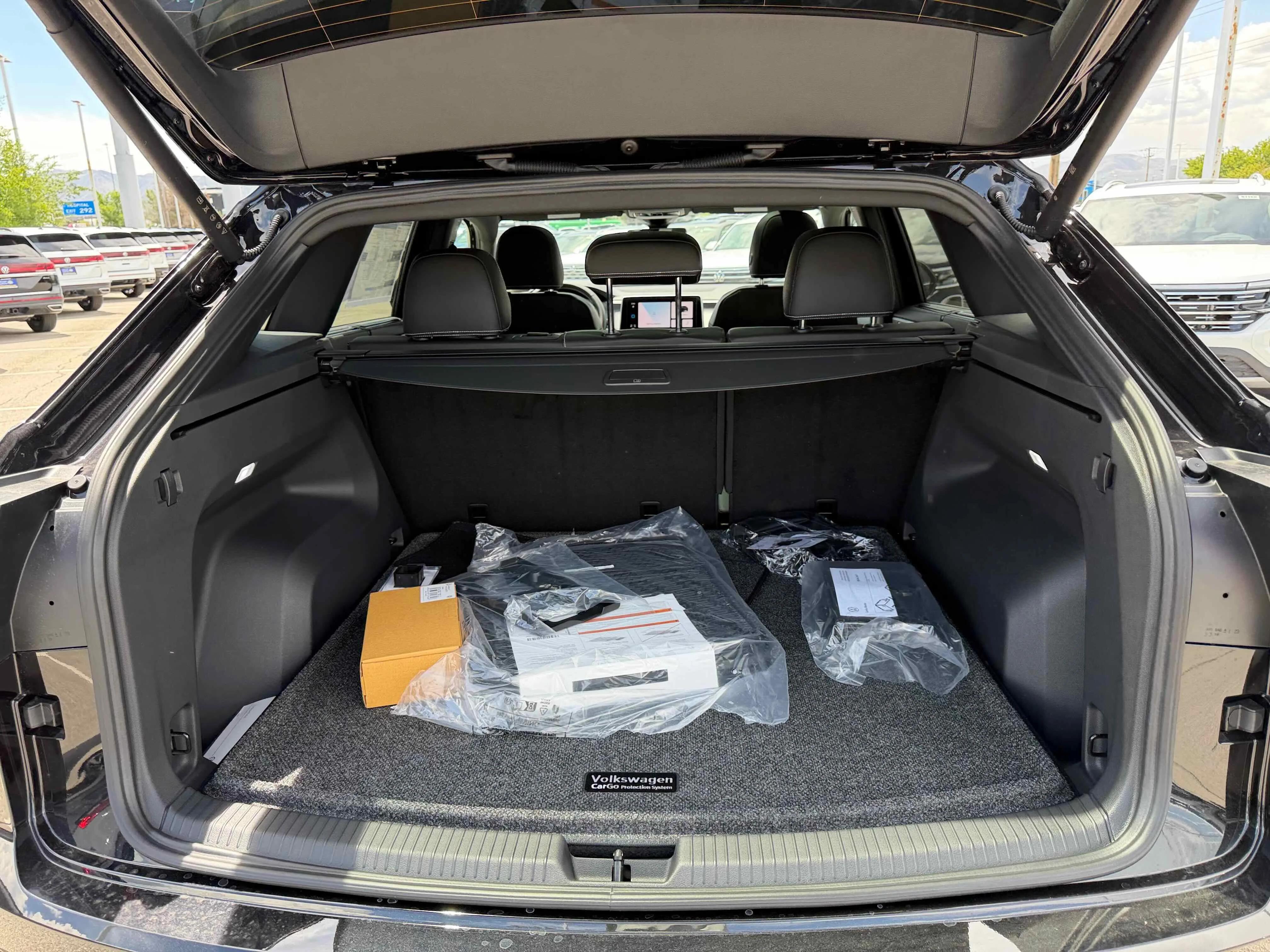 New 2026 Deep Black Volkswagen 2.0T SE w/Technology image 30