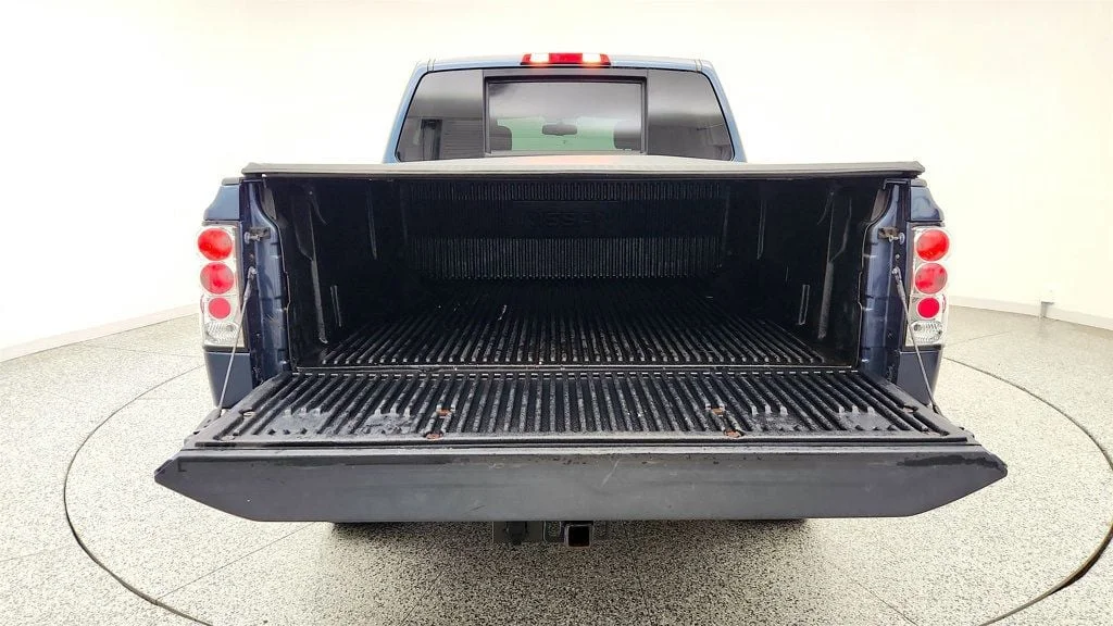 Used 2014 Graphite Blue Metallic Nissan 4WD Crew Cab SWB SV image 21
