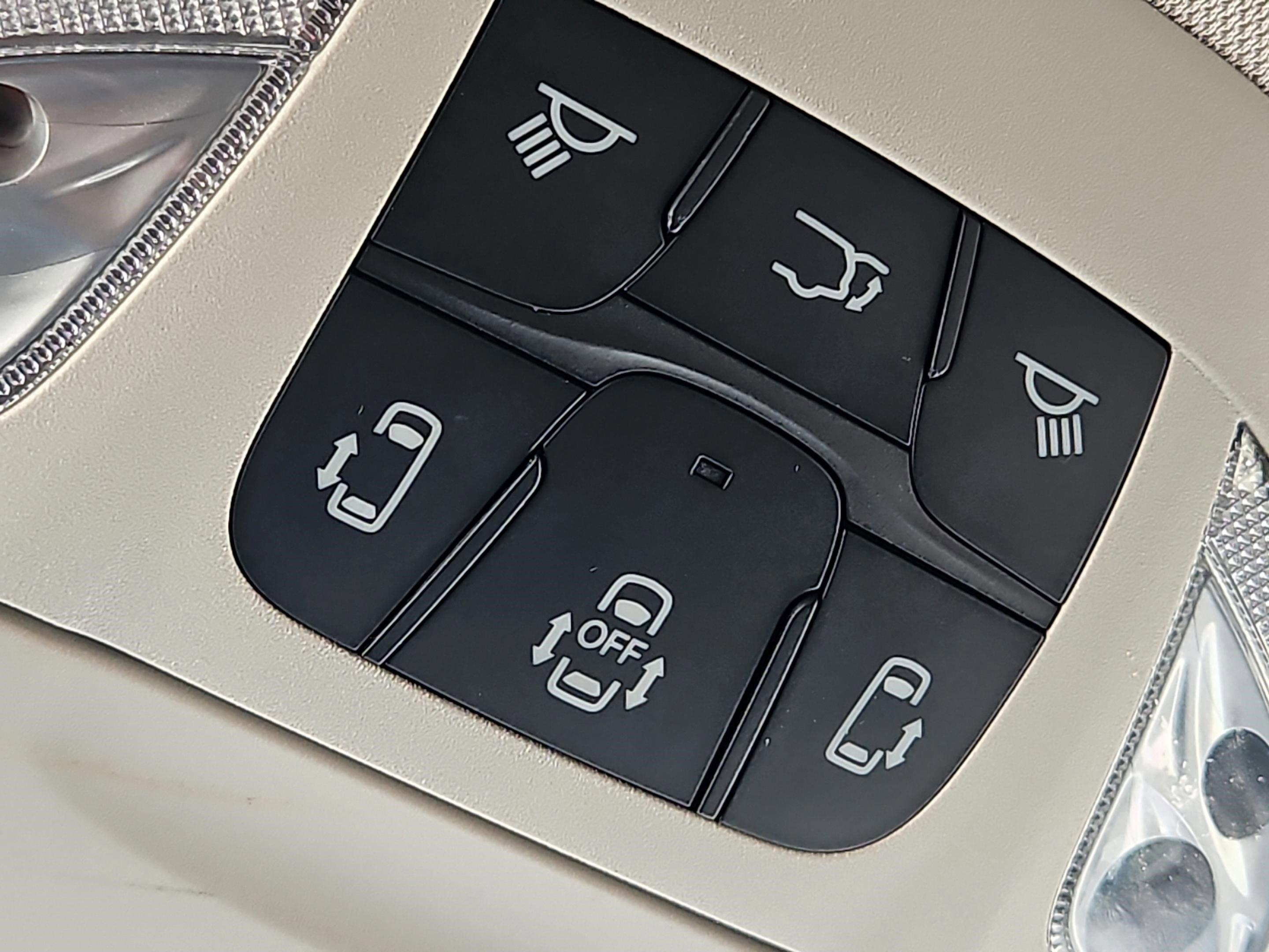 Used 2024 Silver Mist Clearcoat Chrysler Touring L image 24