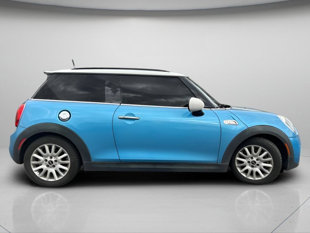 Used 2016 Electric Blue Metallic MINI Base image 3