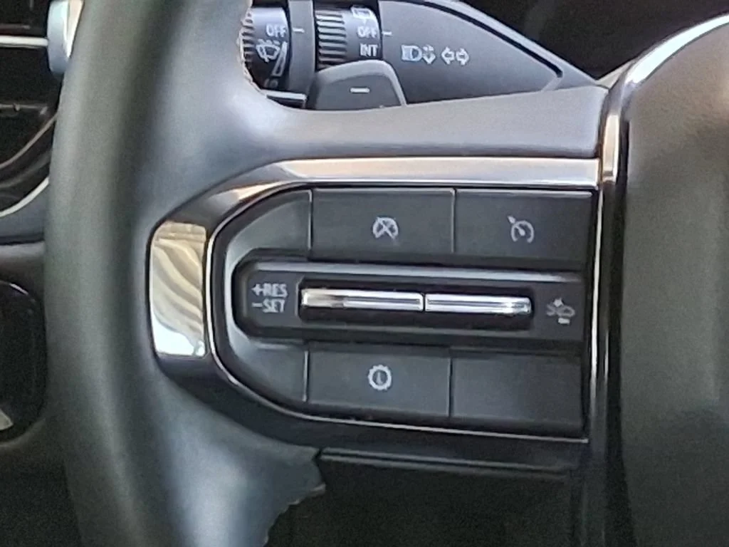 Used 2025 Sterling Metallic GMC AT4 image 12