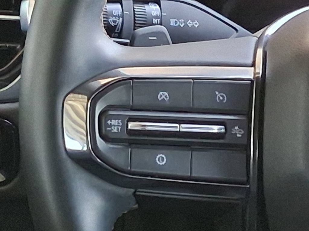 Used 2025 Sterling Metallic GMC AT4 image 12