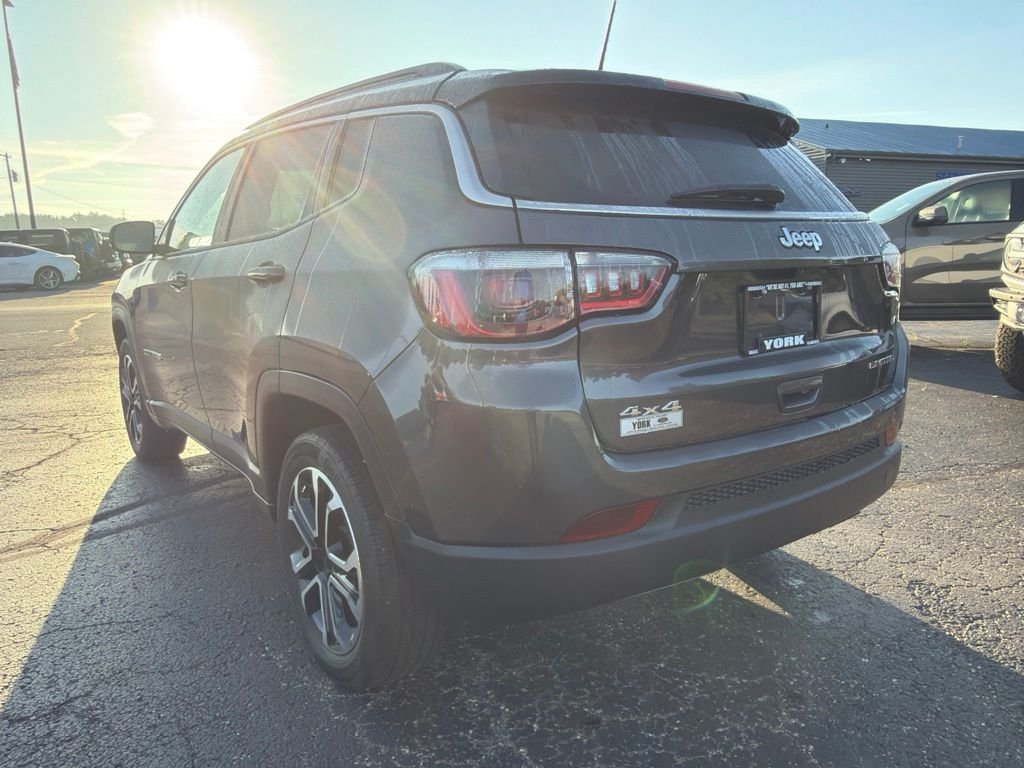 Used 2022 Gray Jeep Limited image 4