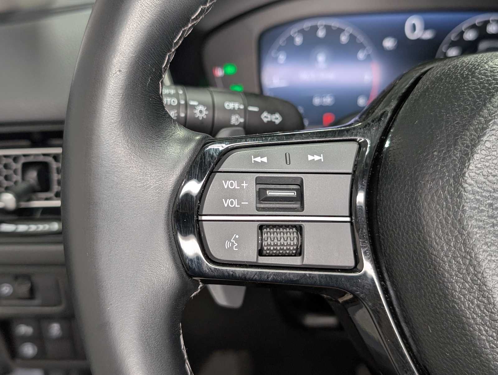 Used 2024 Sonic Gray Pearl Honda Touring image 33