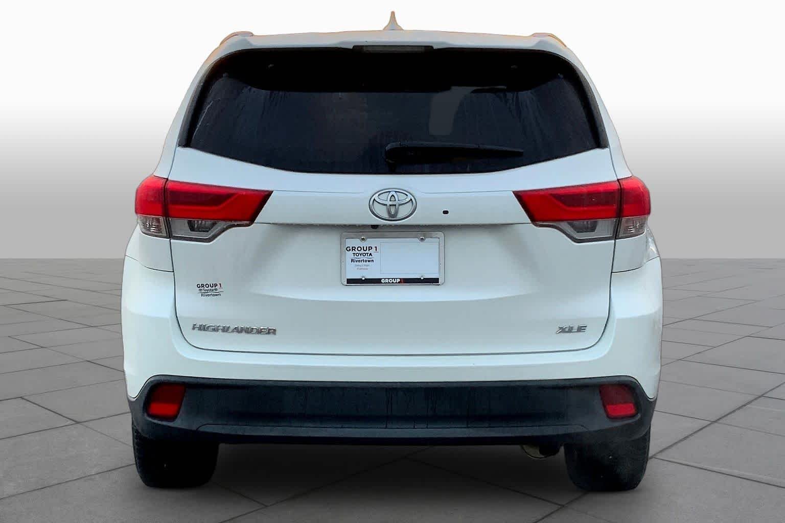Used 2019 Blizzard Pearl Toyota XLE image 4