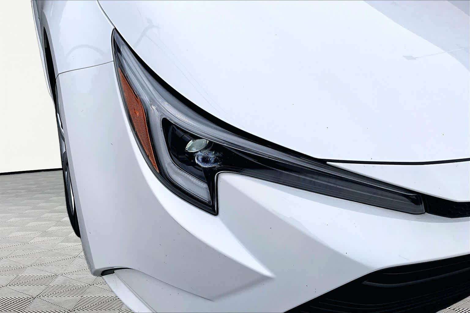 Used 2025 Ice Cap Toyota Hybrid LE image 28