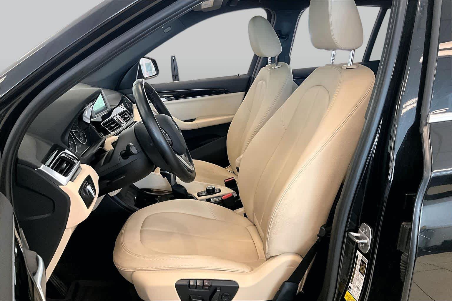 Used 2017 Black Sapphire Metallic BMW sDrive28i image 5