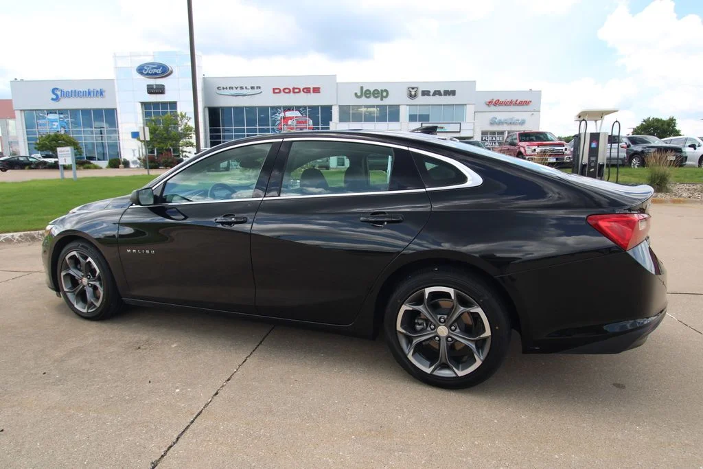 Used 2024 Mosaic Black Metallic Chevrolet LT image 17