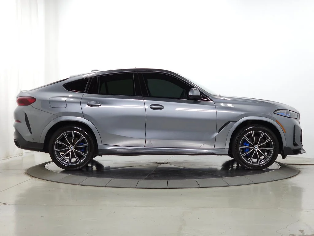 Used 2025 Gray BMW xDrive40i image 10