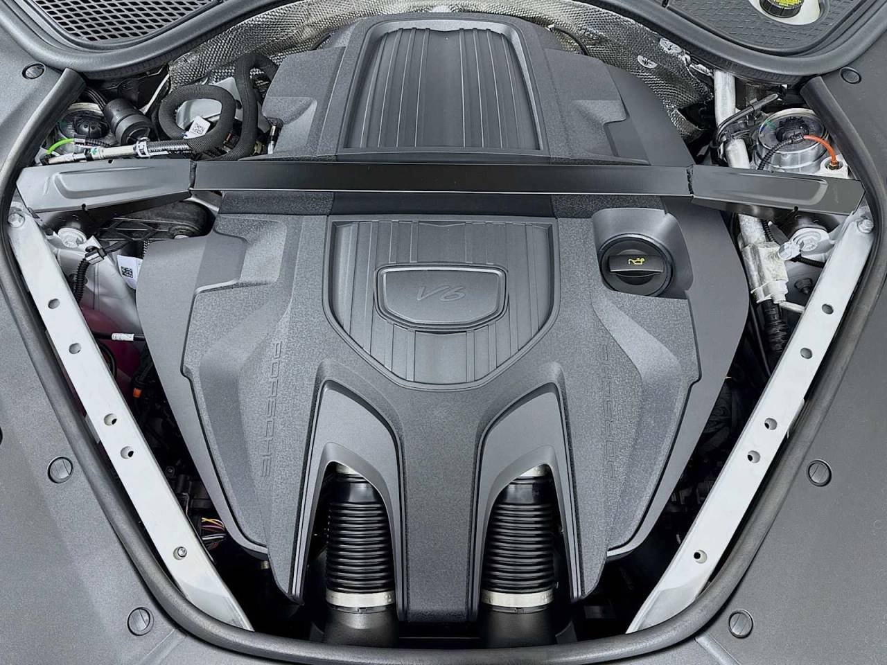New 2026 Carrara White Metallic Porsche  image 31