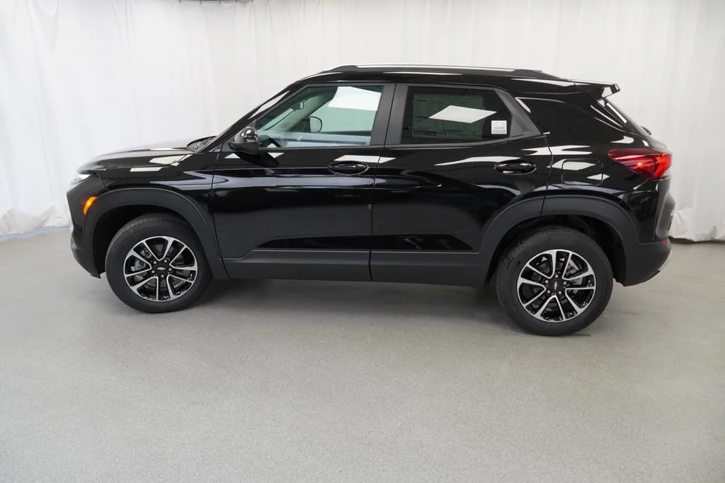 New 2026 Mosaic Black Metallic Chevrolet LT image 37