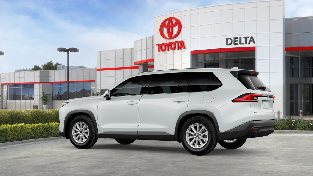 New 2026 Wind Chill Pearl Toyota XLE image 5