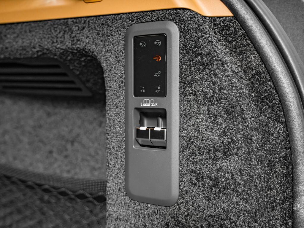 New 2026 Santorini Black Land Rover SE image 42