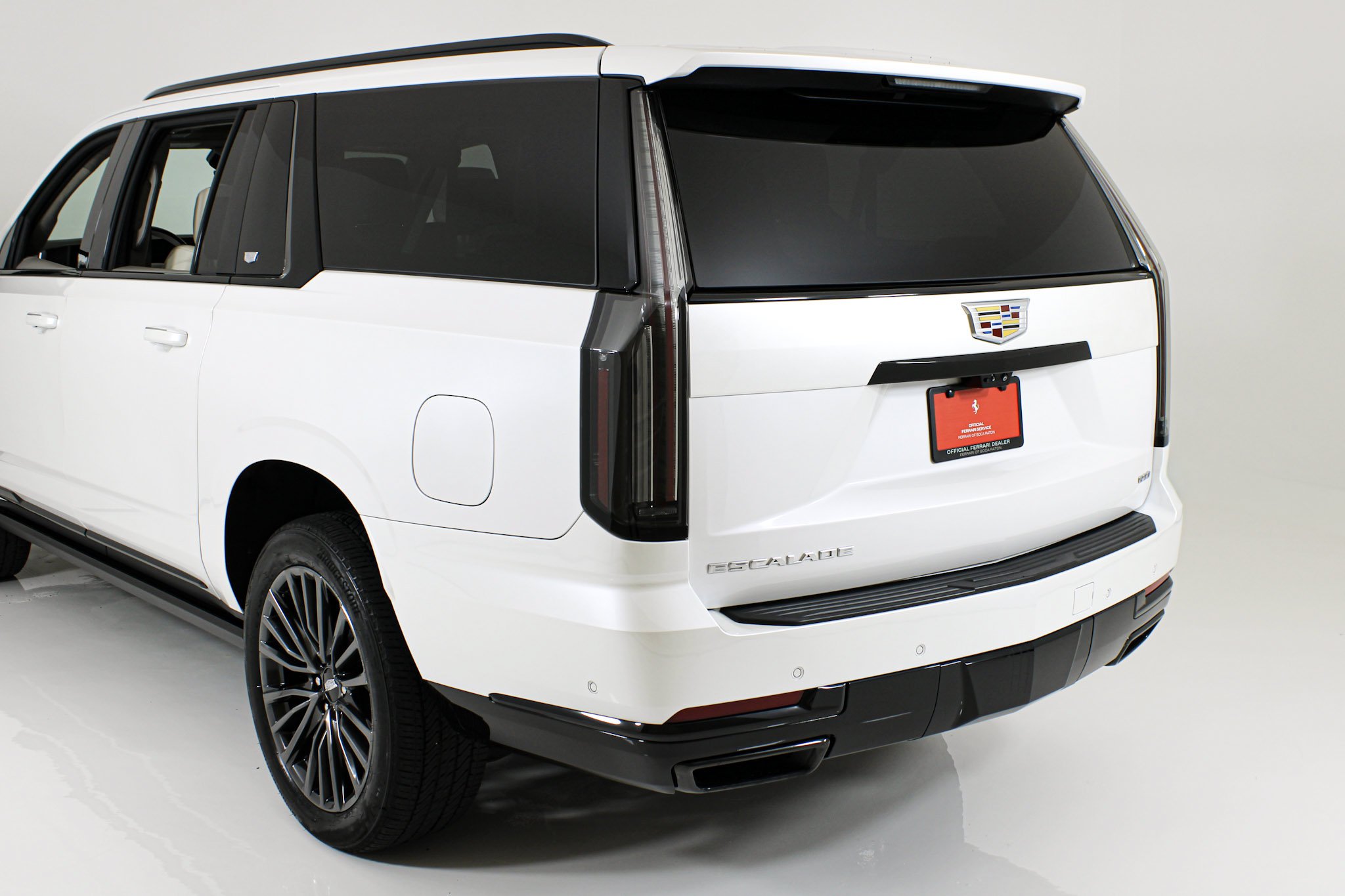 Used 2025 Crystal White Tricoat Cadillac Sport Platinum image 30
