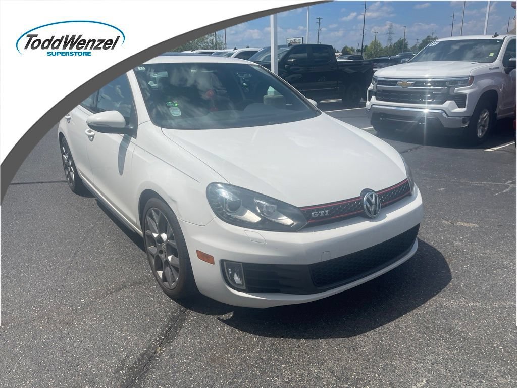 Used 2013 White Volkswagen  image 1