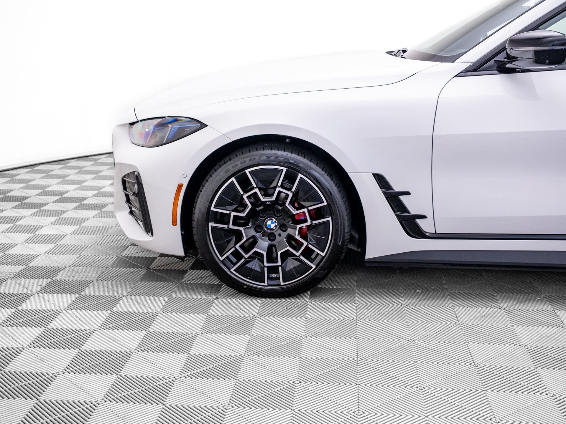 New 2026 Alpine White BMW xDrive40 image 37