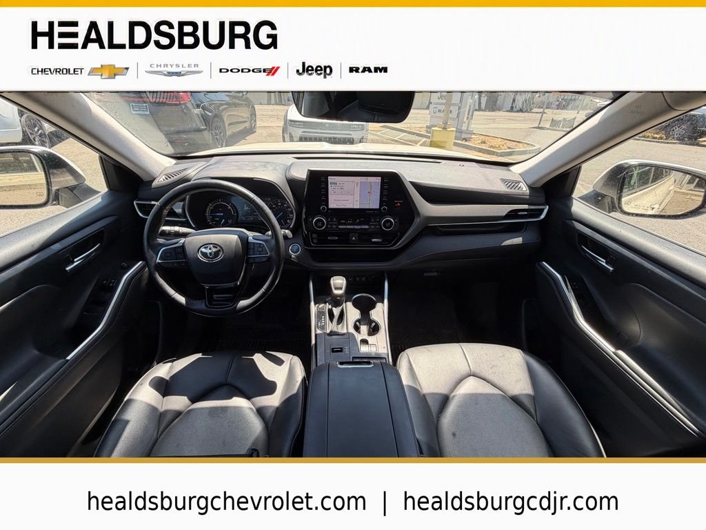 Used 2021 White Toyota XLE image 16