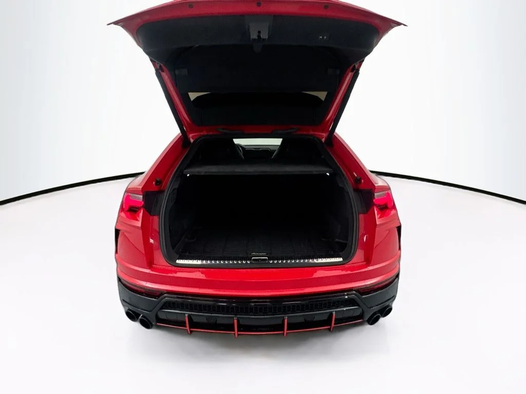 Used 2022 Red Lamborghini  image 28