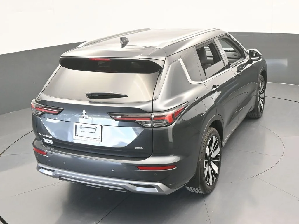 New 2026 Gray Mitsubishi SEL image 61
