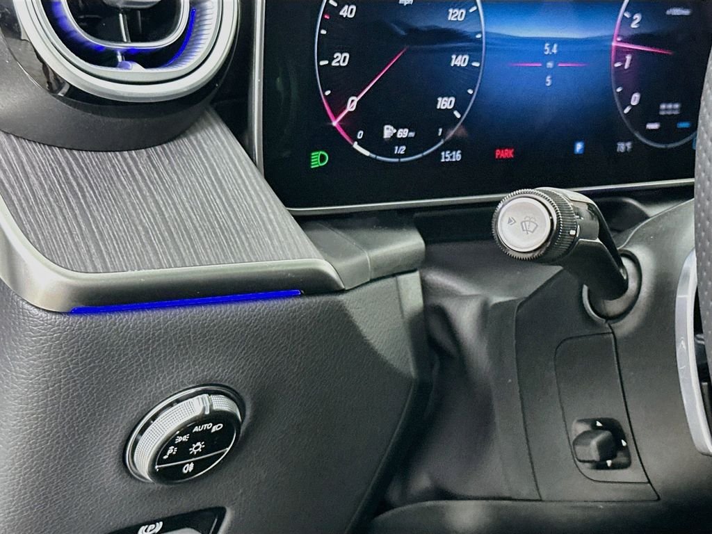 New 2027 Polar White Mercedes-Benz GLC 300 image 10