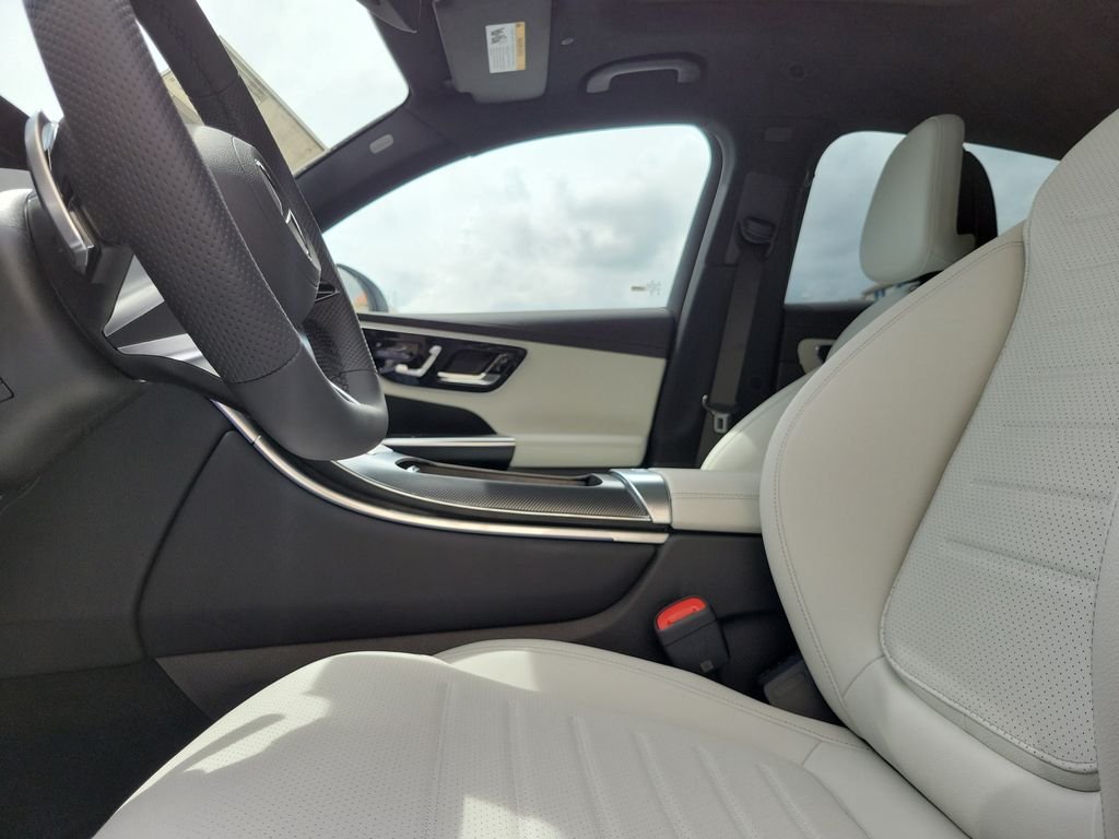 New 2027 MANUFAKTUR Moonlight White Metallic Mercedes-Benz GLC 300 image 20