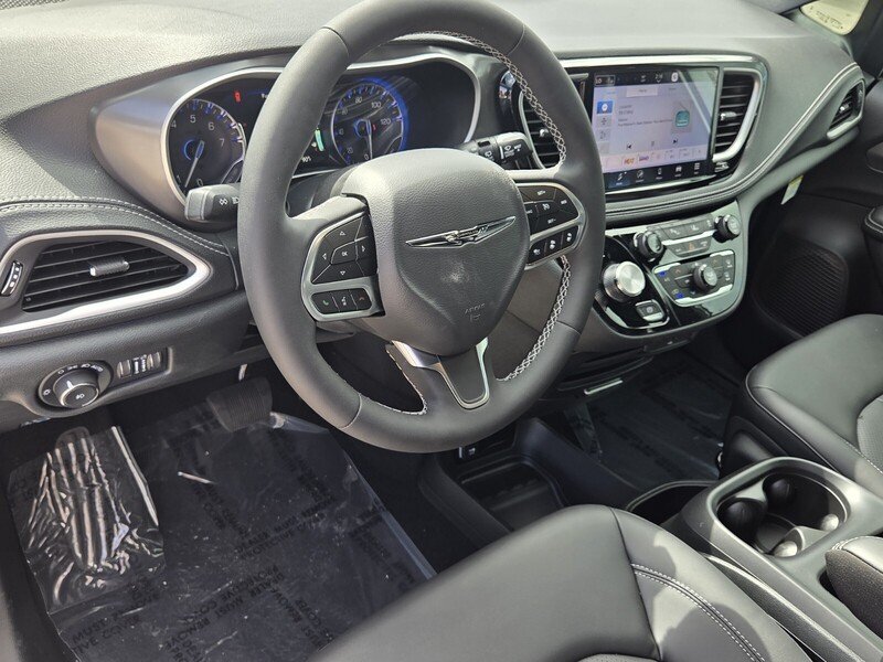 2026 Chrysler Pacifica Select - Photo 10