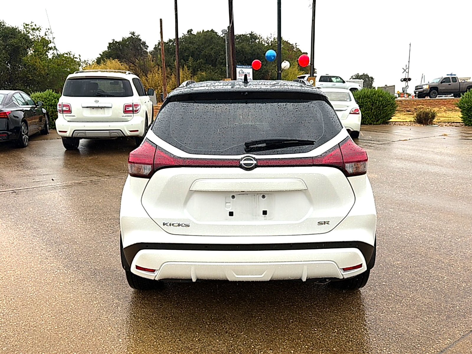 Used 2023 Aspen White Tricoat/Super Black Nissan SR Xtronic CVT image 5