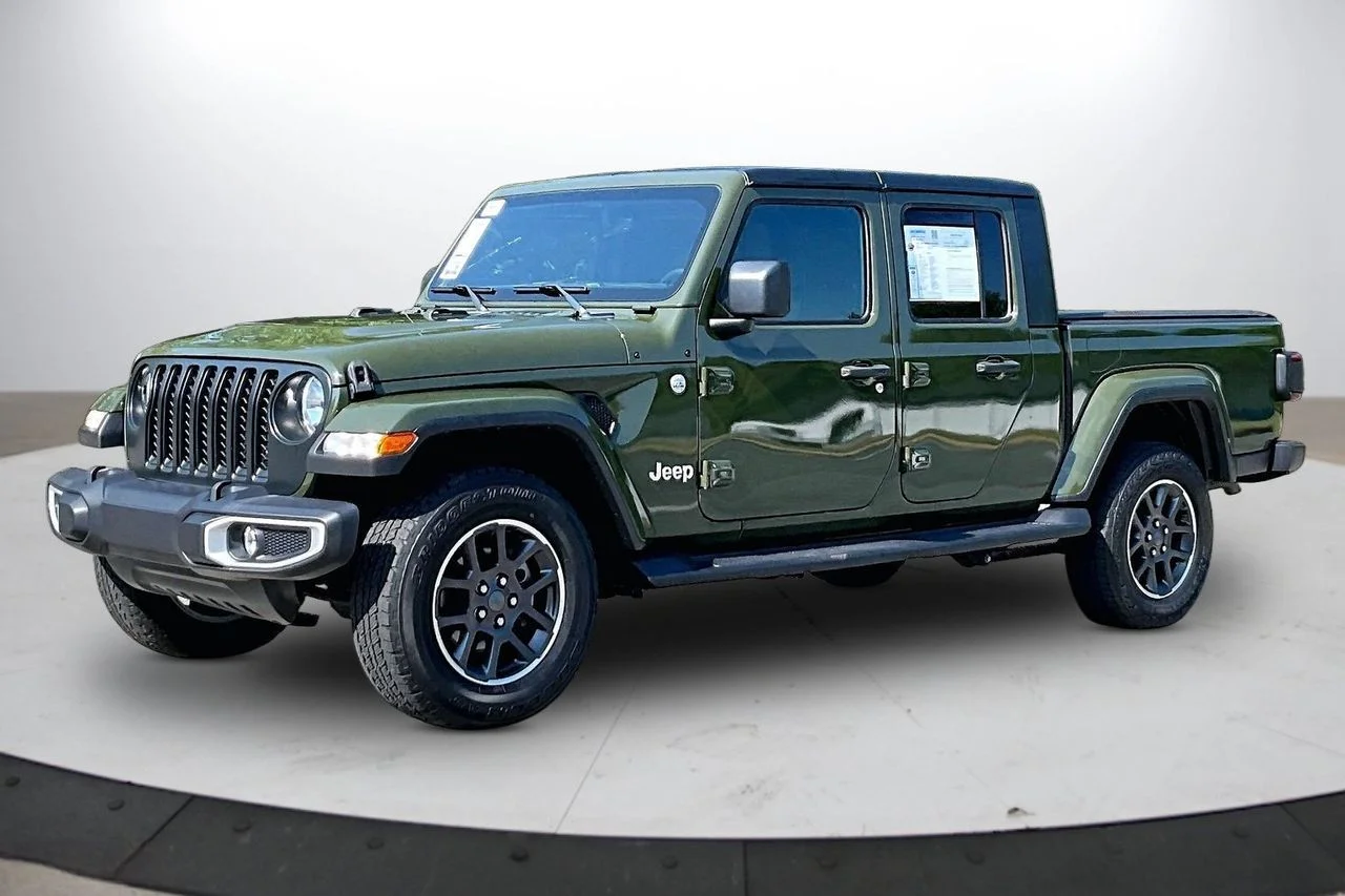 Used 2022 Green Jeep Overland image 4