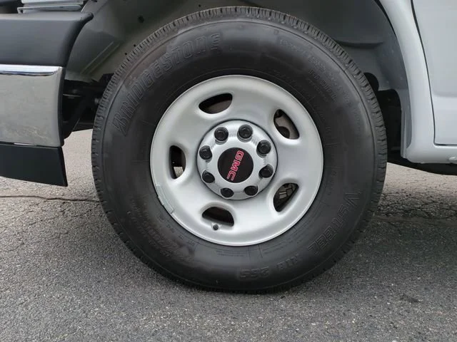 New 2025 Summit White GMC 1WT image 10