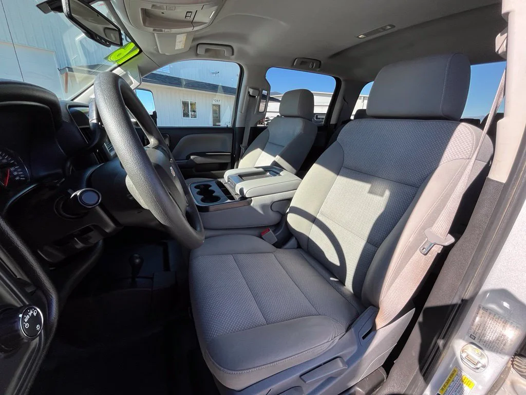 Used 2016 SILVER ICE METALLIC Chevrolet Work Truck image 9