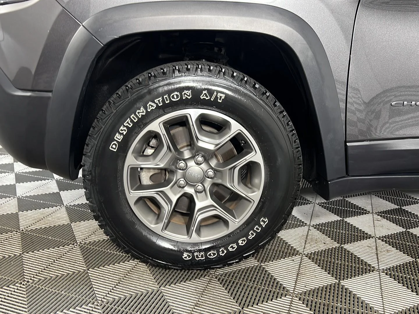 Used 2022 Granite Crystal Metallic Clearcoat Jeep Trailhawk image 10