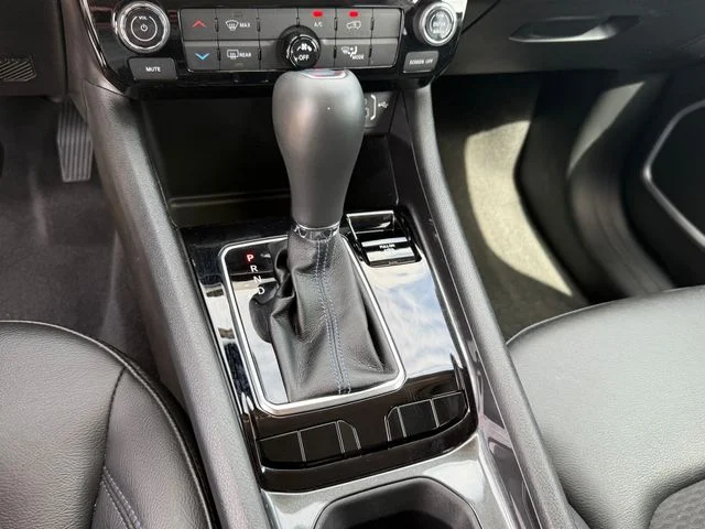 Used 2022 Gray Jeep Latitude image 22