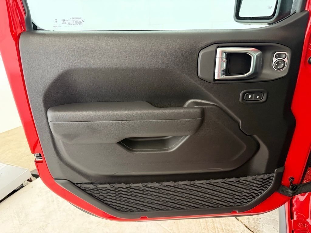 2026 Jeep Wrangler 4-Door Willys - Photo 11